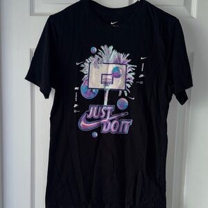 Men’s Nike Black T-Shirt with Vibrant Graphic